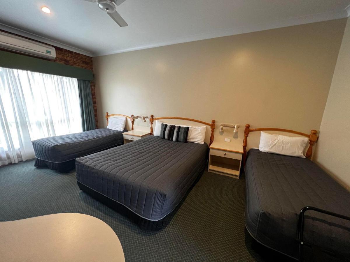 Tumbarumba Motel & Elms Restaurant エクステリア 写真