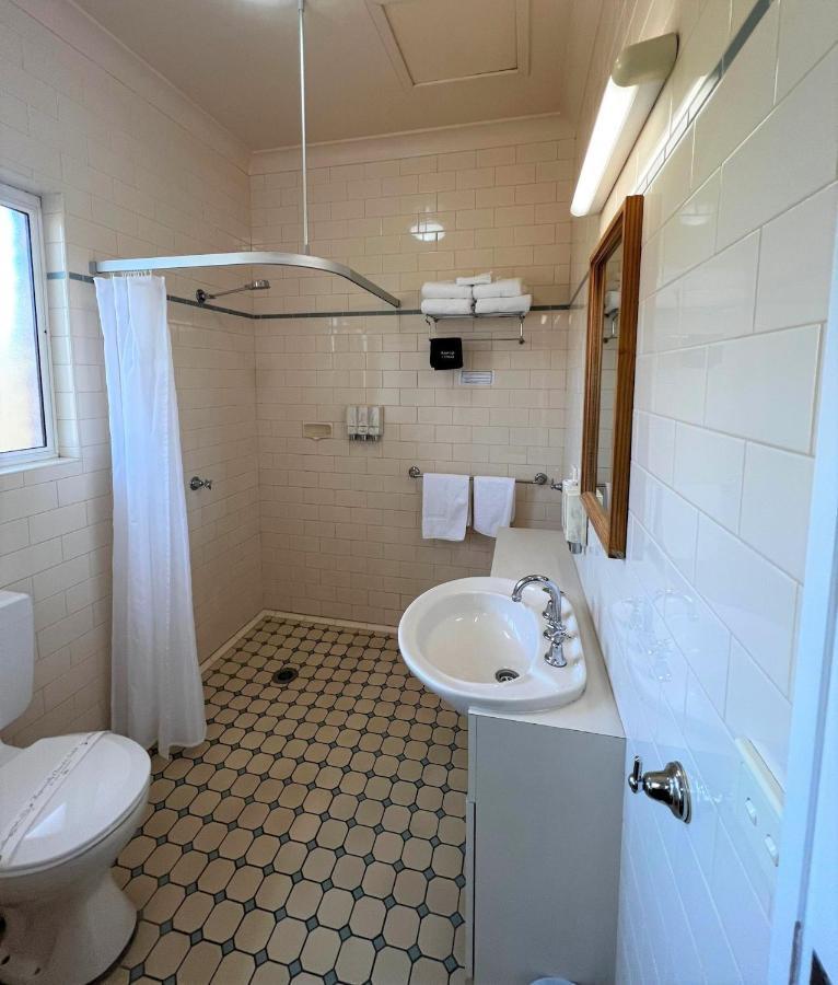 Tumbarumba Motel & Elms Restaurant エクステリア 写真
