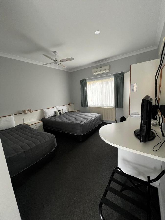 Tumbarumba Motel & Elms Restaurant エクステリア 写真