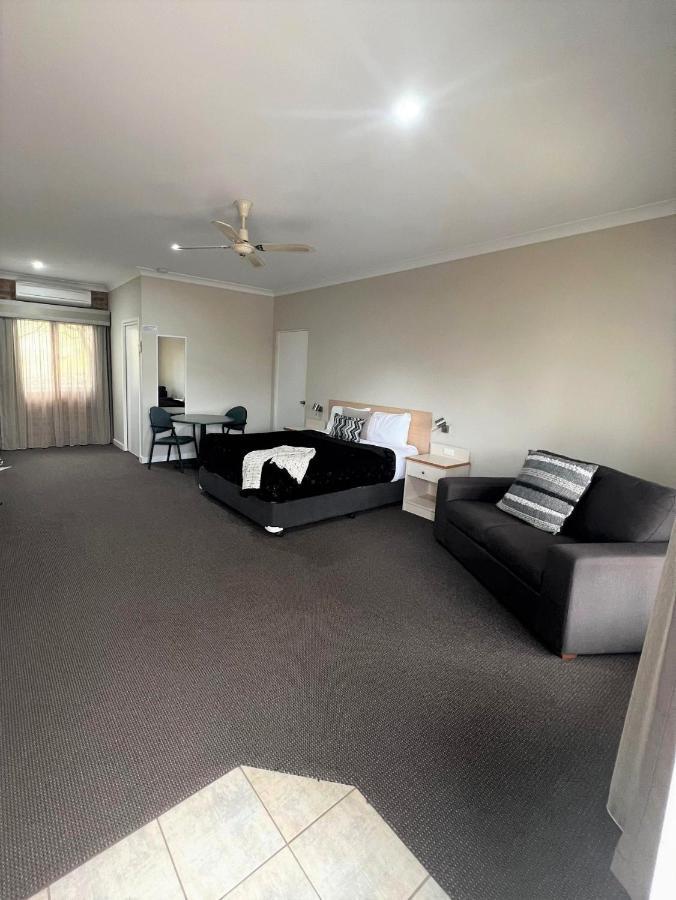 Tumbarumba Motel & Elms Restaurant エクステリア 写真