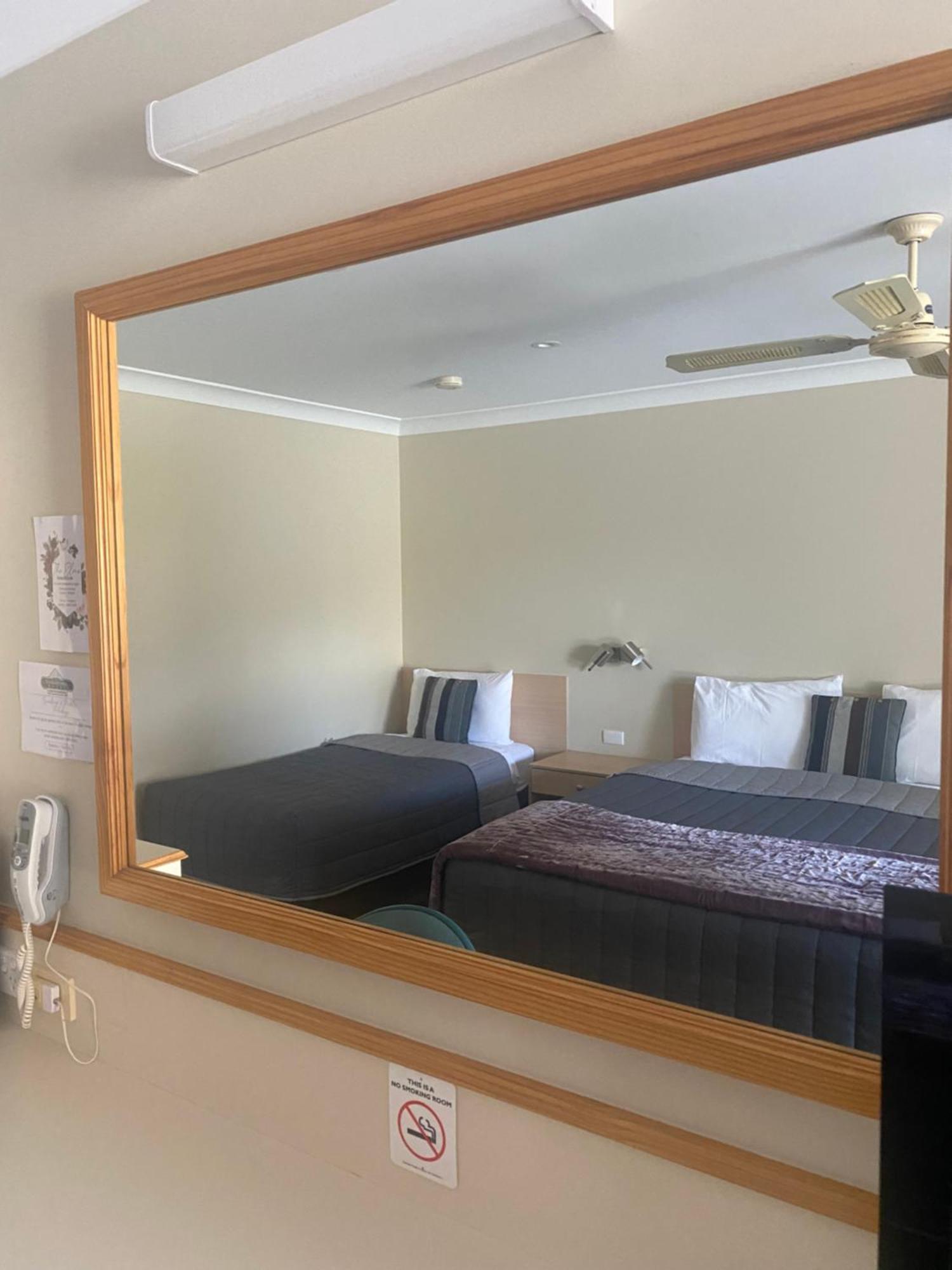 Tumbarumba Motel & Elms Restaurant エクステリア 写真