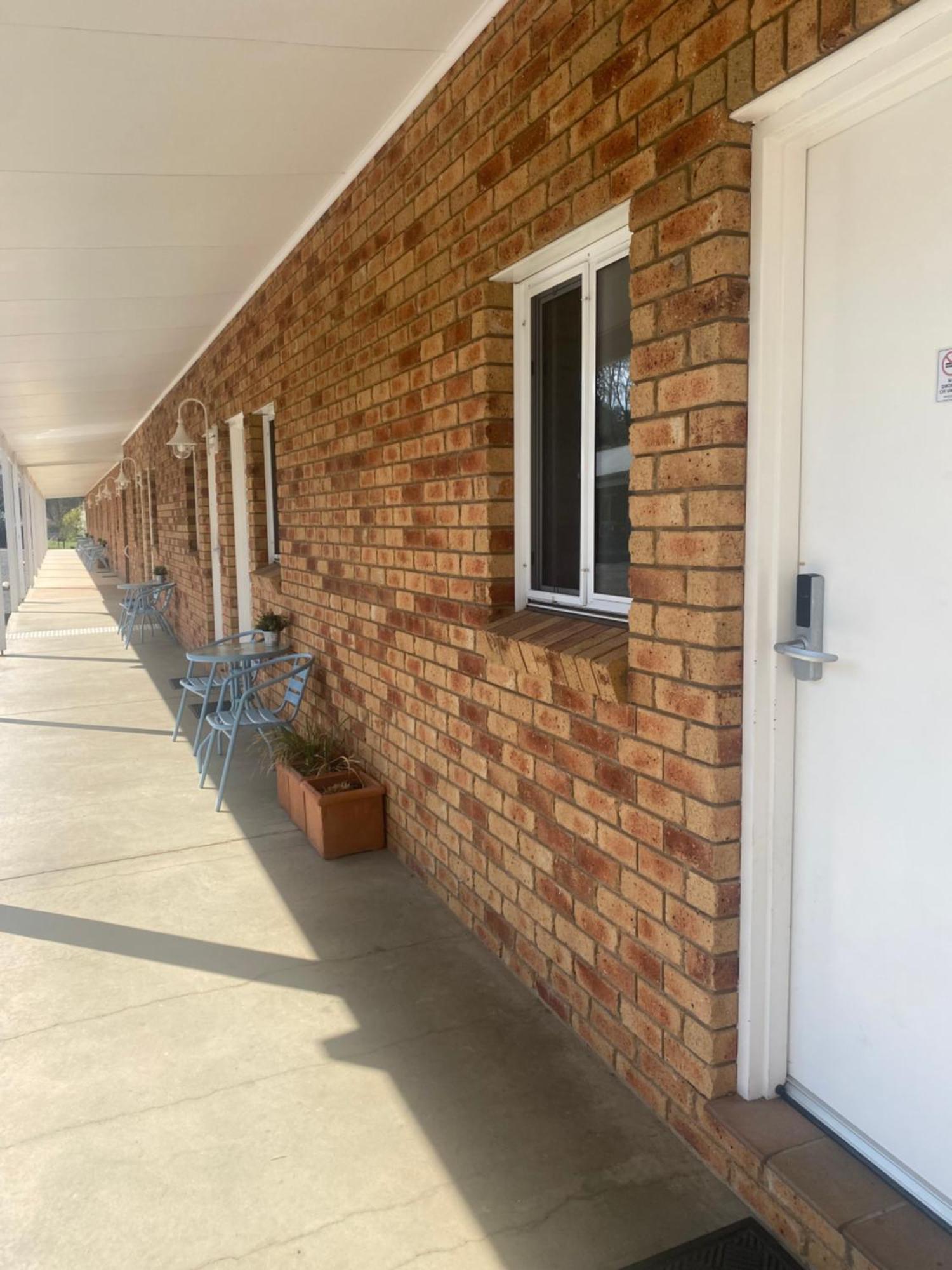 Tumbarumba Motel & Elms Restaurant エクステリア 写真