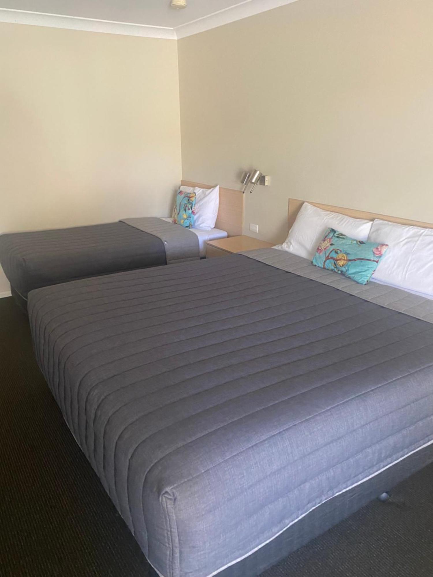 Tumbarumba Motel & Elms Restaurant エクステリア 写真