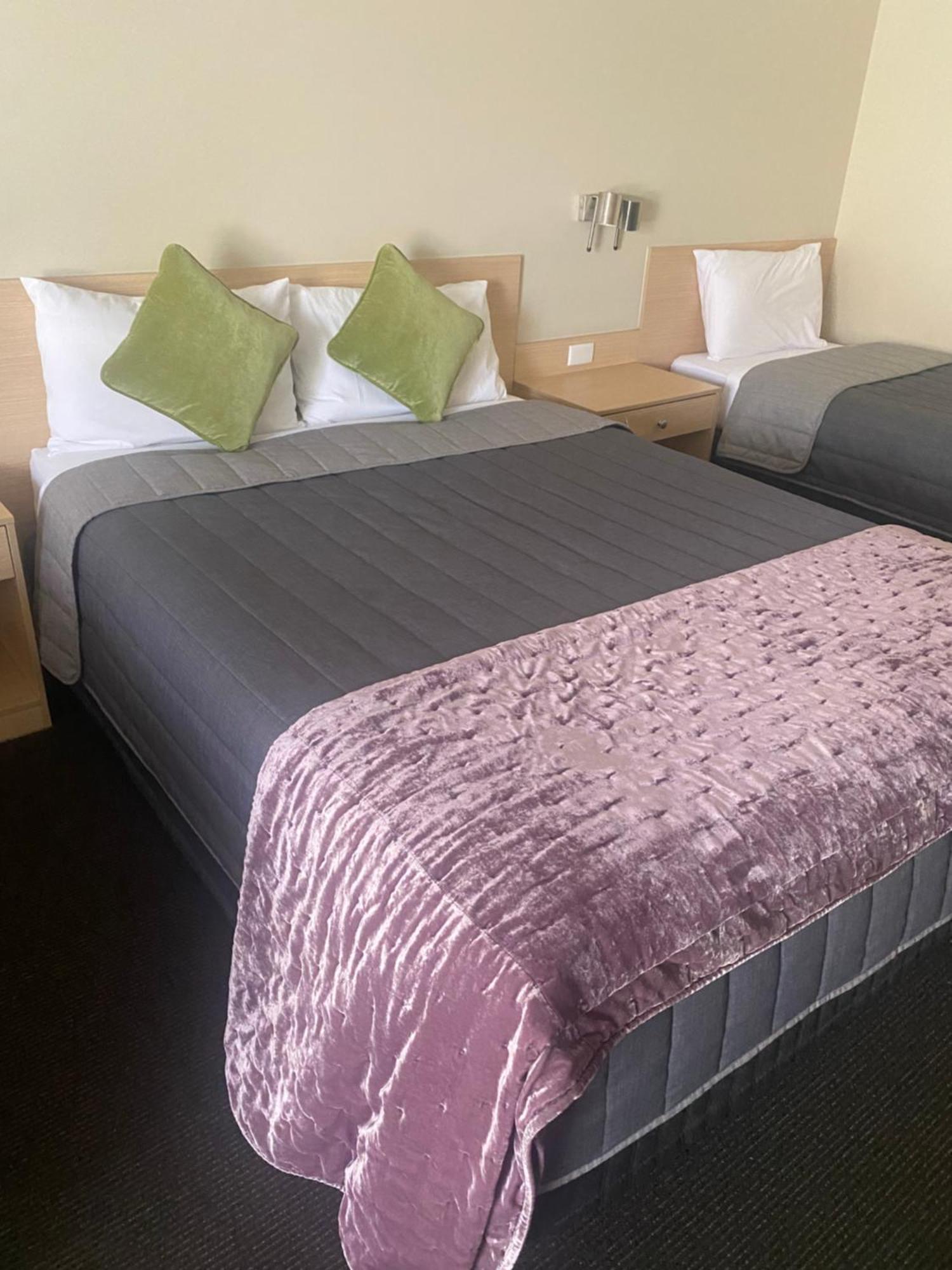 Tumbarumba Motel & Elms Restaurant エクステリア 写真