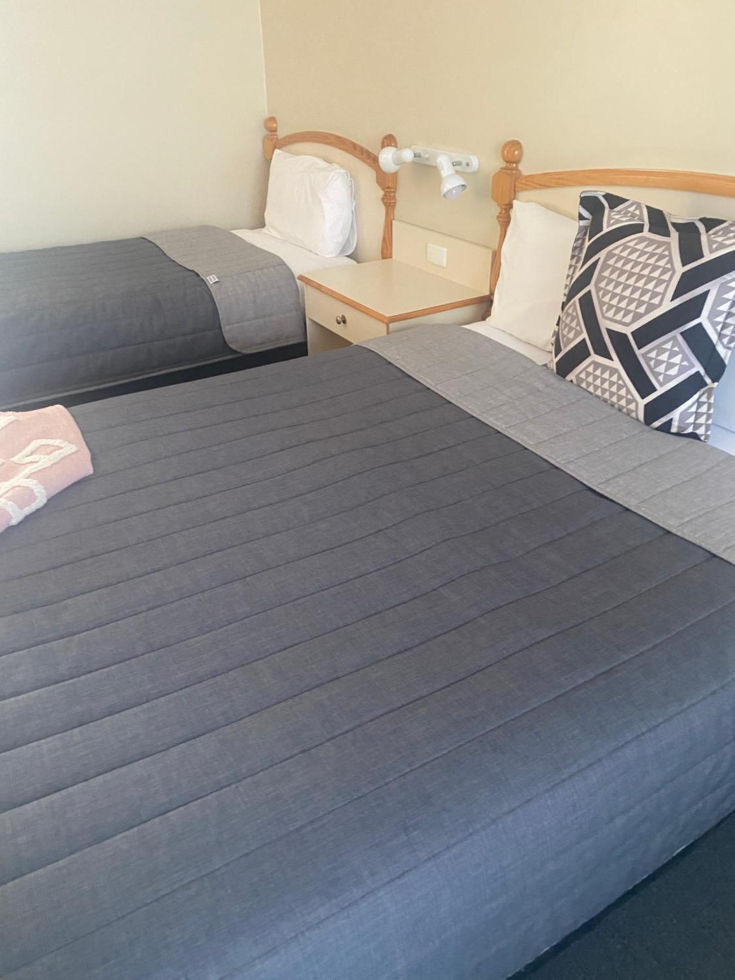 Tumbarumba Motel & Elms Restaurant エクステリア 写真