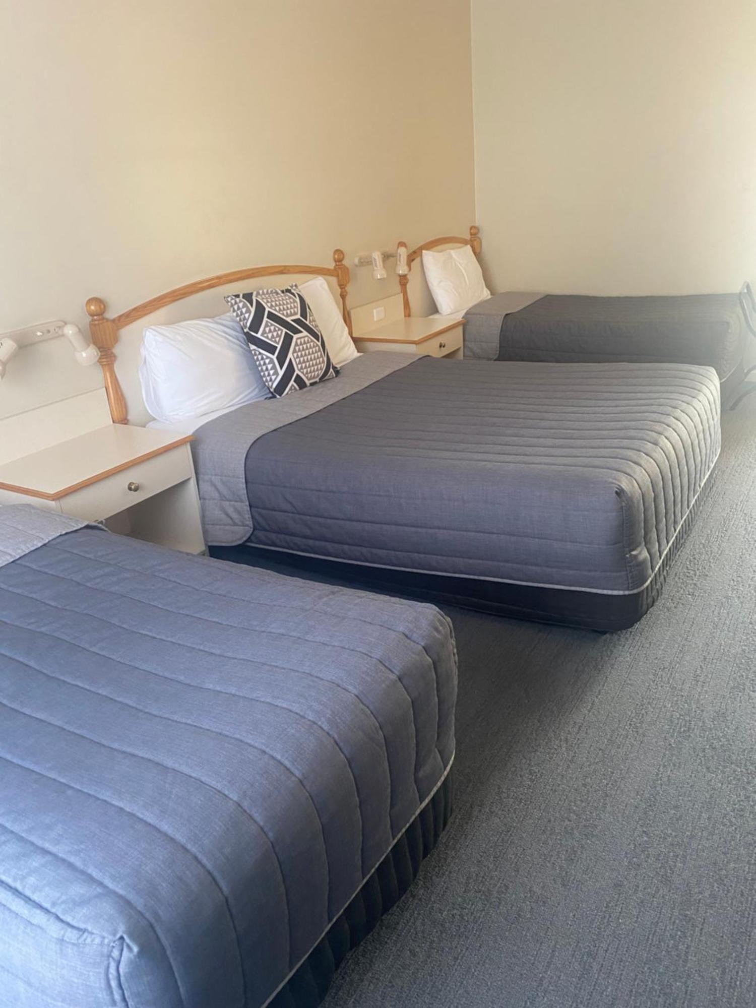 Tumbarumba Motel & Elms Restaurant エクステリア 写真