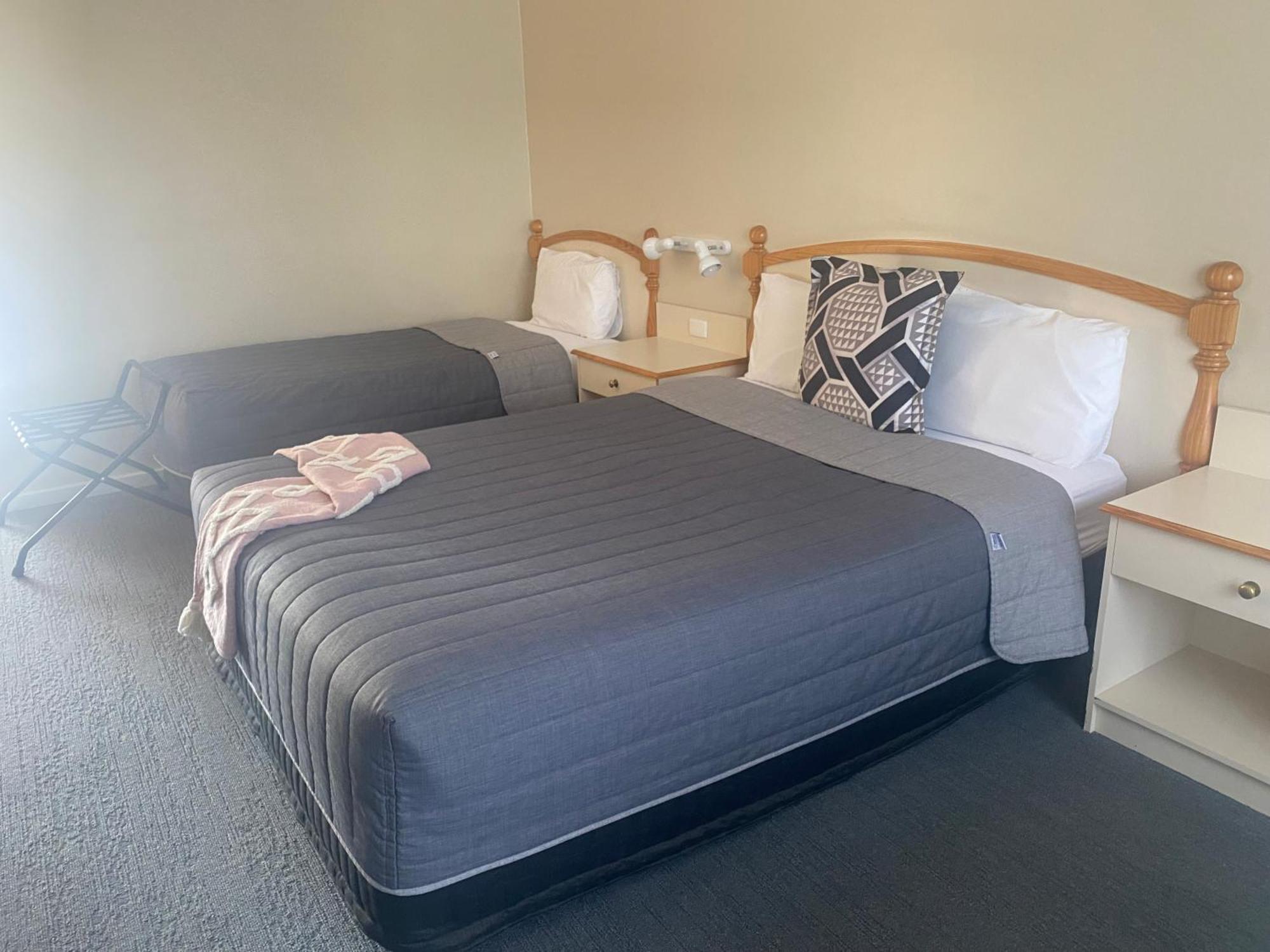 Tumbarumba Motel & Elms Restaurant エクステリア 写真