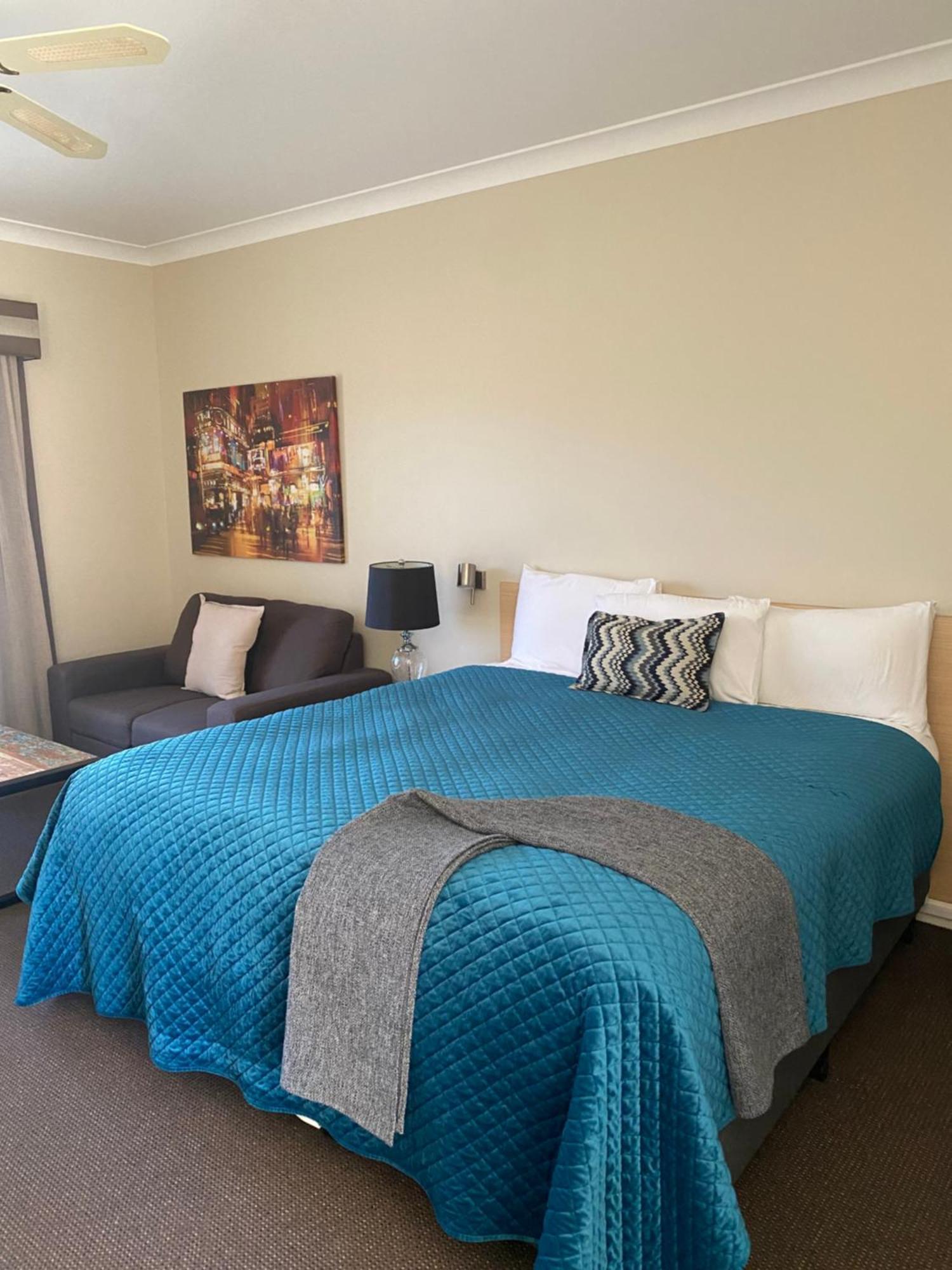 Tumbarumba Motel & Elms Restaurant エクステリア 写真