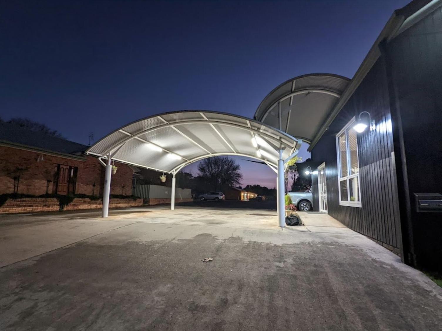 Tumbarumba Motel & Elms Restaurant エクステリア 写真