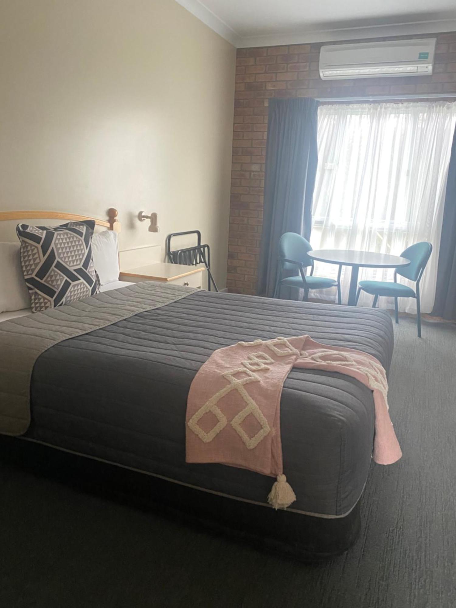 Tumbarumba Motel & Elms Restaurant エクステリア 写真