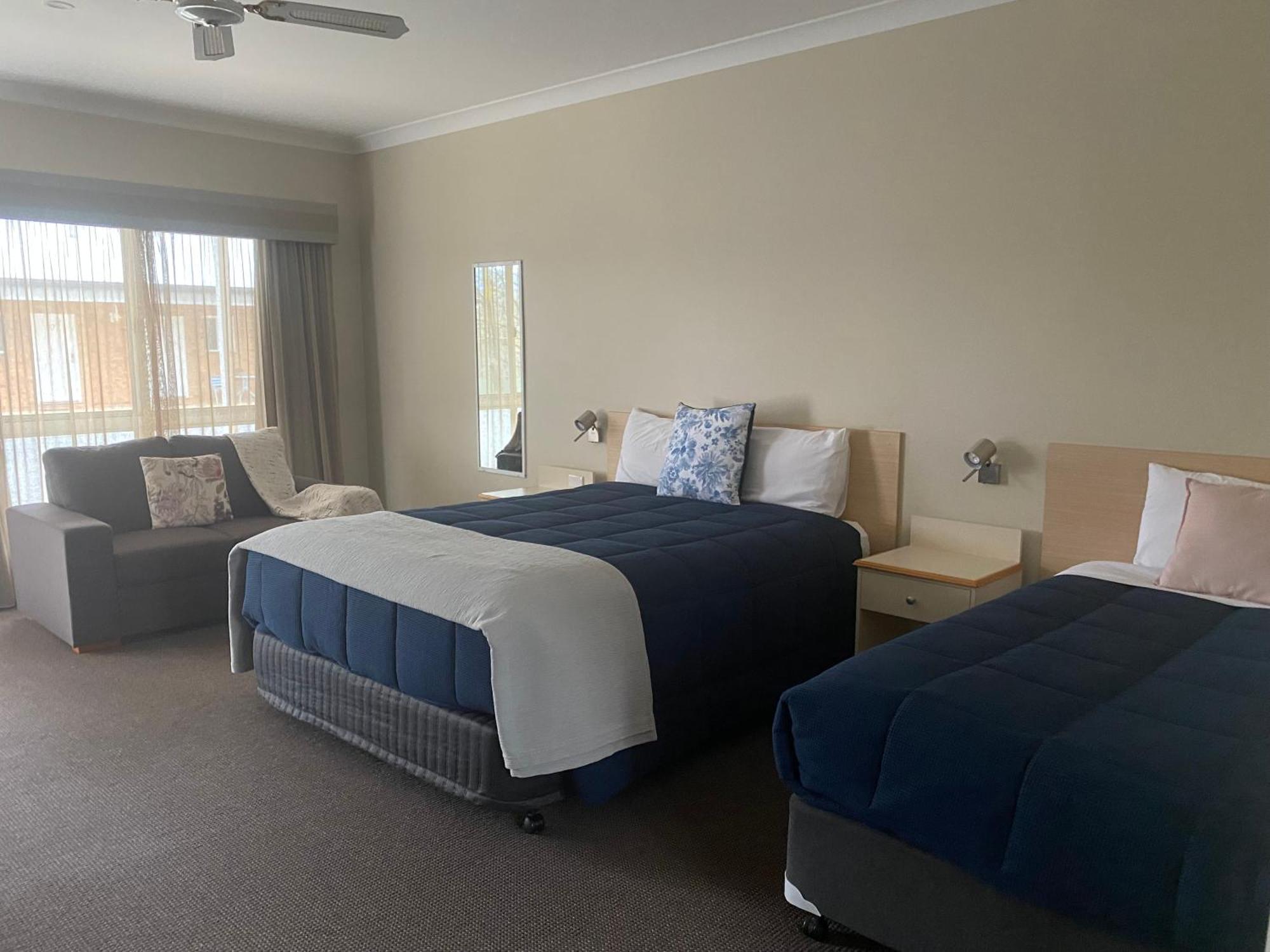 Tumbarumba Motel & Elms Restaurant エクステリア 写真